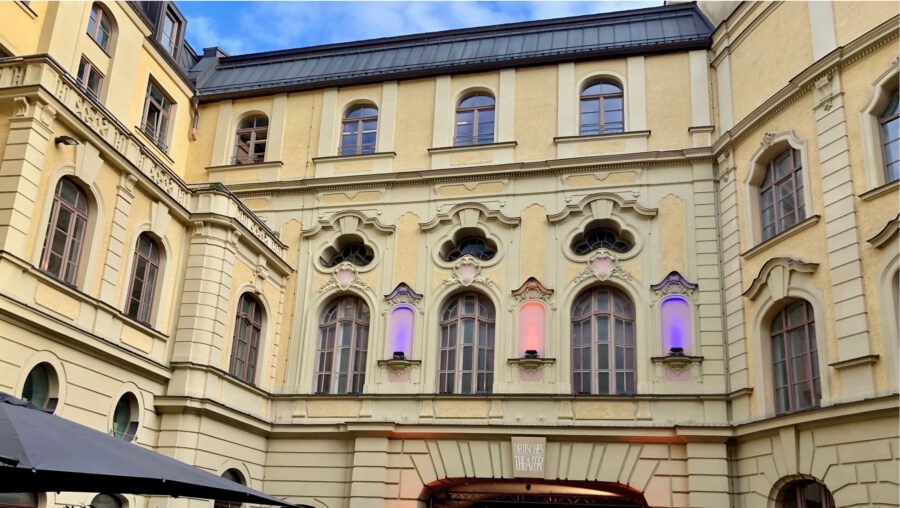 Hello Again – Neues aus dem Deutschen Theater